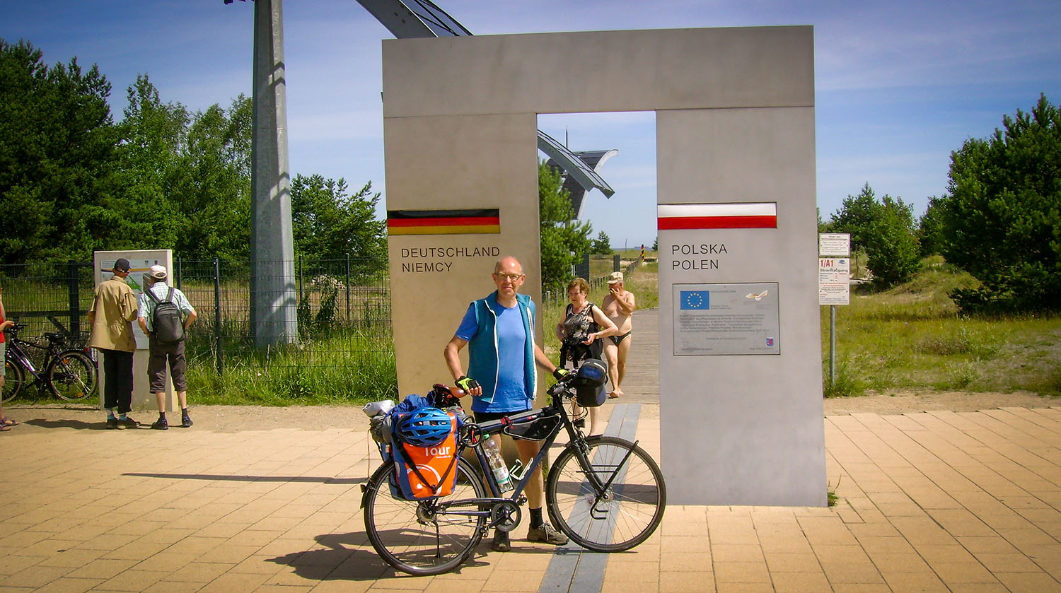 Wolfgang Driehaus auf dem Ostseeradweg am Grenzübergang zwischen Deutschland und Polen